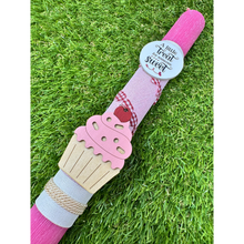 Load image into Gallery viewer, Scented Lambada (Λαμπάδα) Easter Candle - Cupcake (2026)
